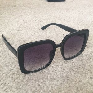 Black NWOT gradient lens sunglasses
